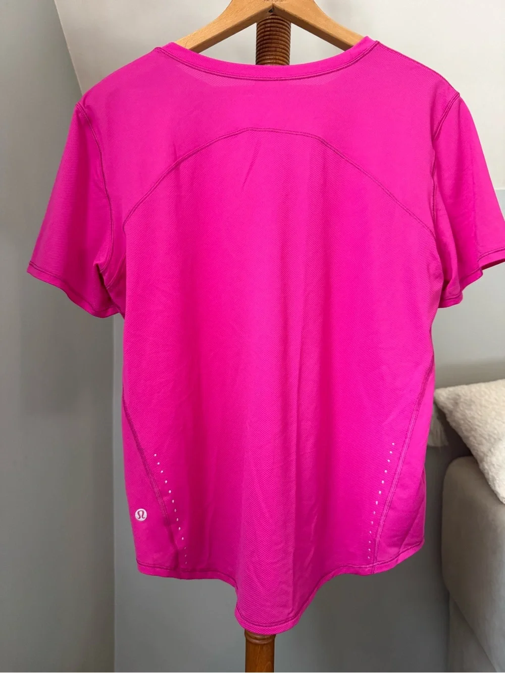 lululemon athletica women’s Bright Pink Short Sleeve Performance Tee